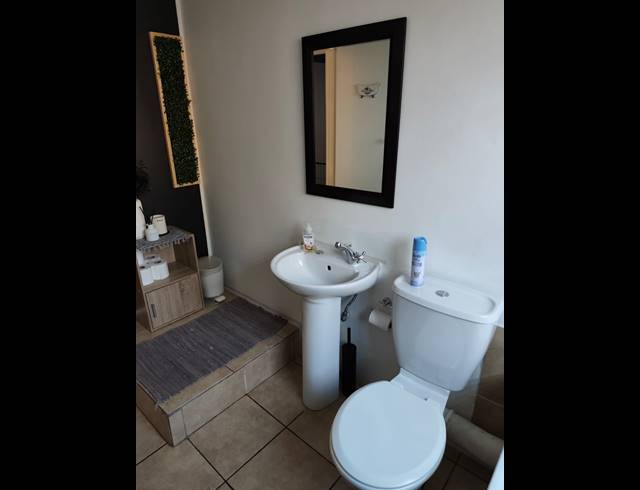 2 BEDROOM TOWNHOUSE FOR SALE IN SONNEVELD